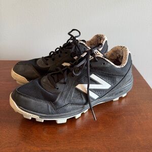 New Balance Molded Baseball Cleats Black and White Size 10